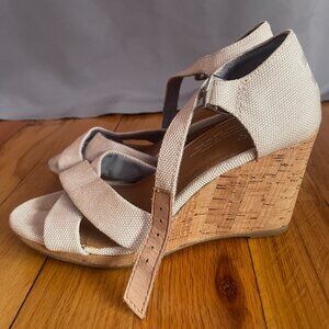 Toms Sandals Women's 6, Sienna Cross Strap Ankle Strappy Wedge Beige